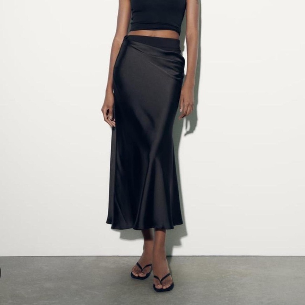 🖤 ZARA • black satin effect midi skirt